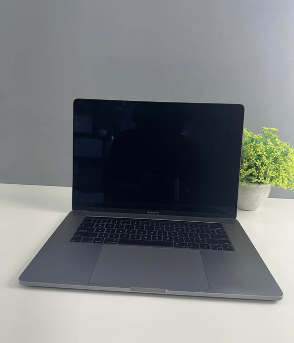 Apple Macbook Pro A1707 (2017) i7 2 GB Graphics
